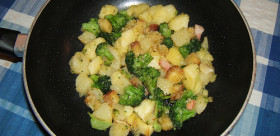 PATATE e BROCCOLI (o CAVOLFIORE)