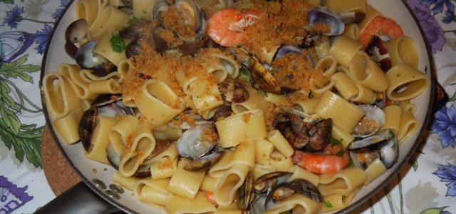 "Calamarata" con vongole e mazzancolle