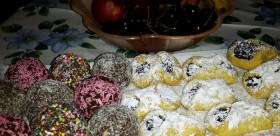 Dolcetti: biscotti e palline al cioccolato