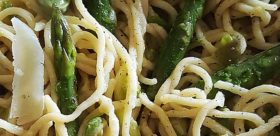 CARBONARA di ASPARAGI e FAVE