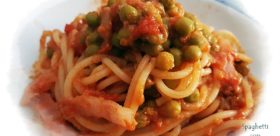 SPAGHETTI con pancetta e piselli