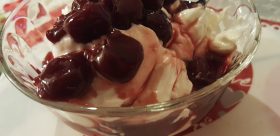 Yogurt greco con amarene di Cantiano