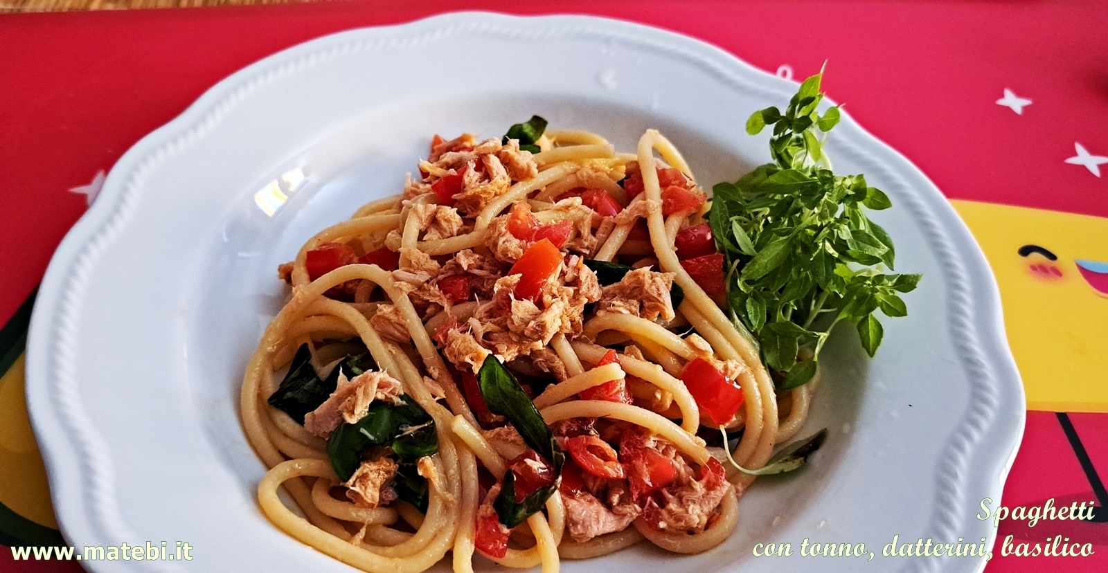 Spaghetti con tonno, datterini, basilico